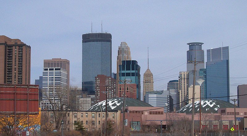 File:Minneapolis skyline from Nicollet - panoramio.jpg