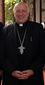 Il cardinale Ricardo Ezzati Andrello in clergyman indossa la croce pettorale con catena.