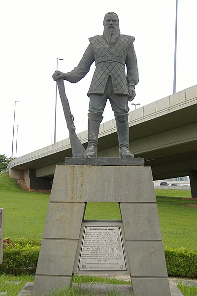 File:Monument to Francisco Dias Velho.jpg