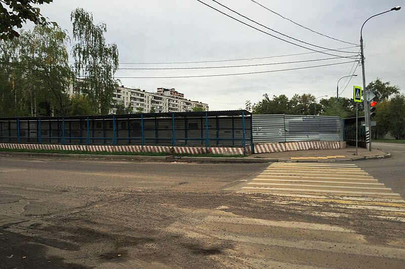 File:Moscow, Olonetskaya Street and Otradnaya Street, abandoned construction (31647842896).jpg