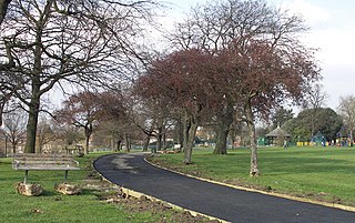 <span class="mw-page-title-main">Mountsfield Park</span> Park in Catford, London