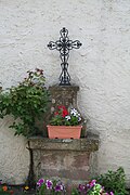Une croix latine en fer forgé