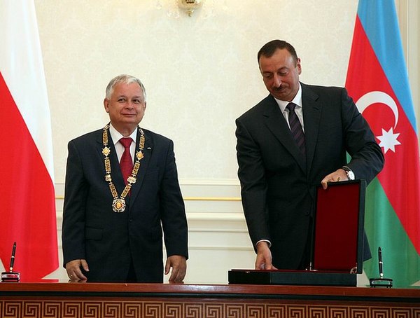 President İlham Aliyev presented the order to Former Polish President Lech Kaczyński, 2 July 2009