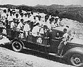南洋神社創建の勤労奉仕を行い、南洋庁のトラックで帰途に着く学生たち（1939年）