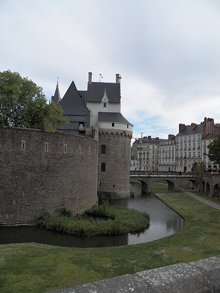 File:Nantes-Chateau2.JPG