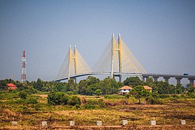 Neak Loeung Bridge April 2015.jpg