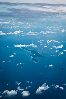 luchtfoto: het grote eiland is Tillangchong; Man is het kleine eiland rechtsonder.