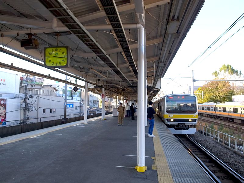 File:Okubostationplatforms-train-nov15-2014.jpg