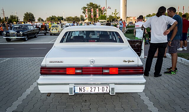 Chrysler New Yorker (E platform)