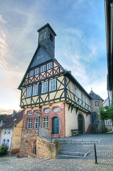 File:Ortenberg (Hessen) Rathaus 0429 30 31.jpg