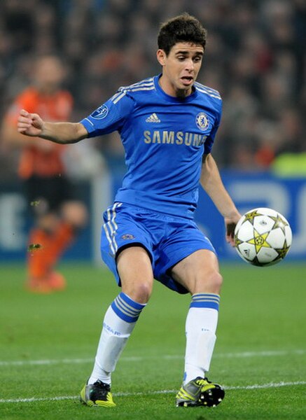 Oscar playing against Shakhtar Donetsk in the Champions League, October 2012