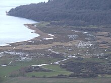 La riserva comprende l'ampia zona umida intorno al lago