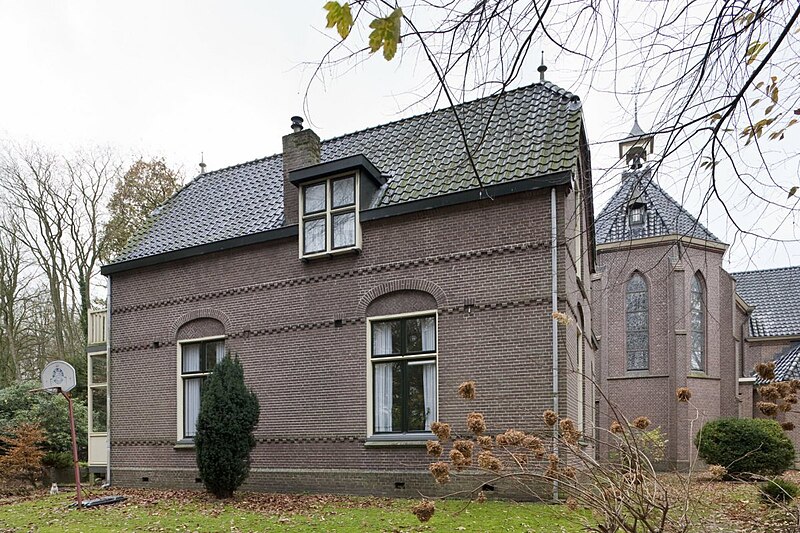 File:Pastorie, aanzicht oostgevel - Emmen - 20531914 - RCE.jpg