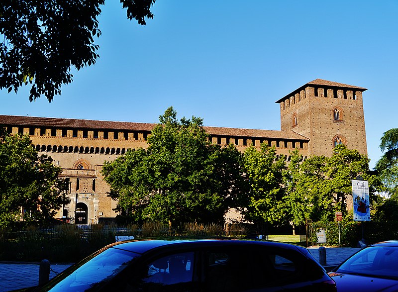 File:Pavia Castello Visconteo Esterno Lato Sud 03.jpg