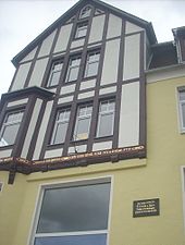 Haus am Marktplatz mit Gedenktafel für Friedrich Spee