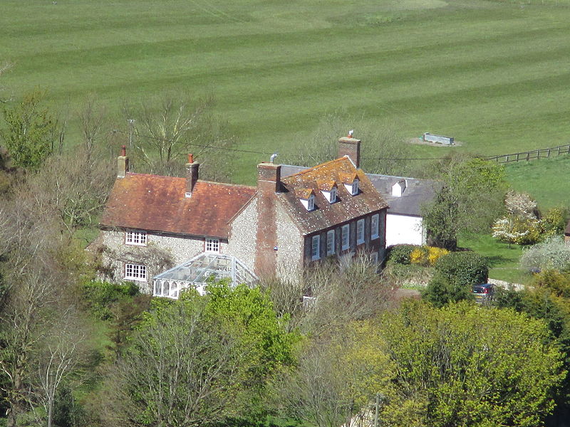 File:Perching Manor Farmhouse.jpg