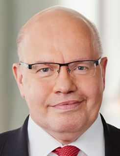 <span class="mw-page-title-main">Peter Altmaier</span> German lawyer and politician