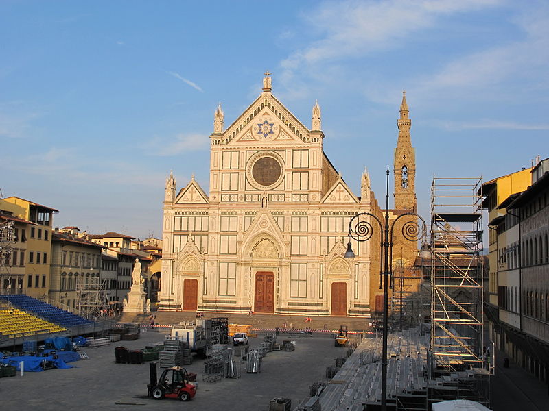 File:Piazza santa croce, lato est.JPG