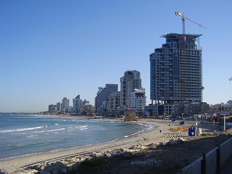 File:PikiWiki Israel 19101 tel aviv beach.JPG