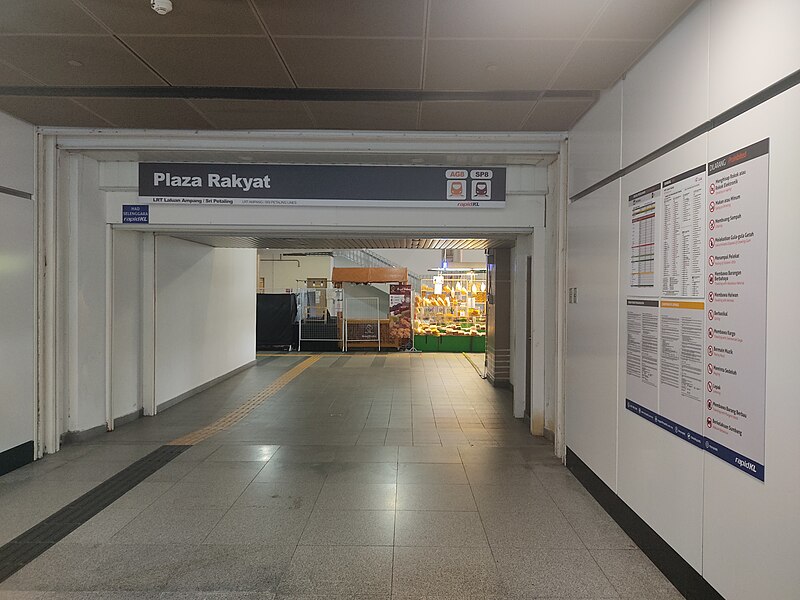 File:Plaza Rakyat LRT Station entrance from MRT (211106).jpg