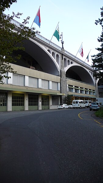 File:Pont Chaudron Lausanne, from below, 2011, L1000598.jpg