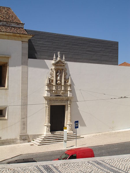 File:Portais da extinta Igreja de Santa Ana.jpg
