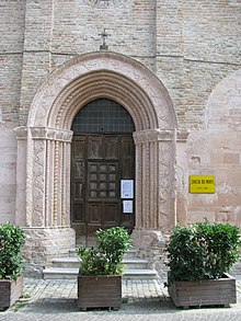 Il portale della Chiesa dei Morti.