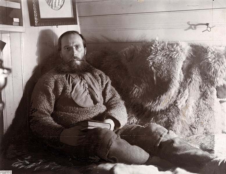 File:Portrett av kaptein Otto Sverdrup (1854-1930) i kahytten på "Fram", 1895 (11511800535).jpg