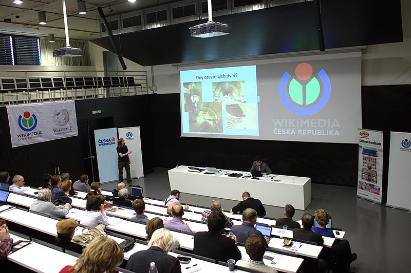 File:Praha, Dejvice, NTK, Wikikonference 2012, Jagro.jpg