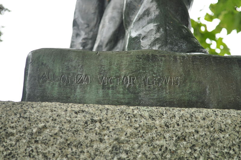 File:Puyallup, WA - Ezra Meeker statue - Alonzo Victor Lewis signature.jpg