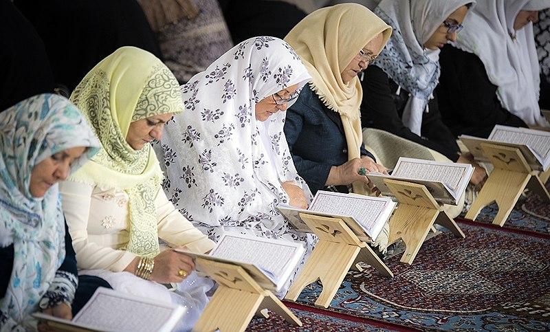 File:Ramadan 1439 AH, Qur'an reading at Jameh Mosque of Sanandaj - 17 May 2018 02.jpg