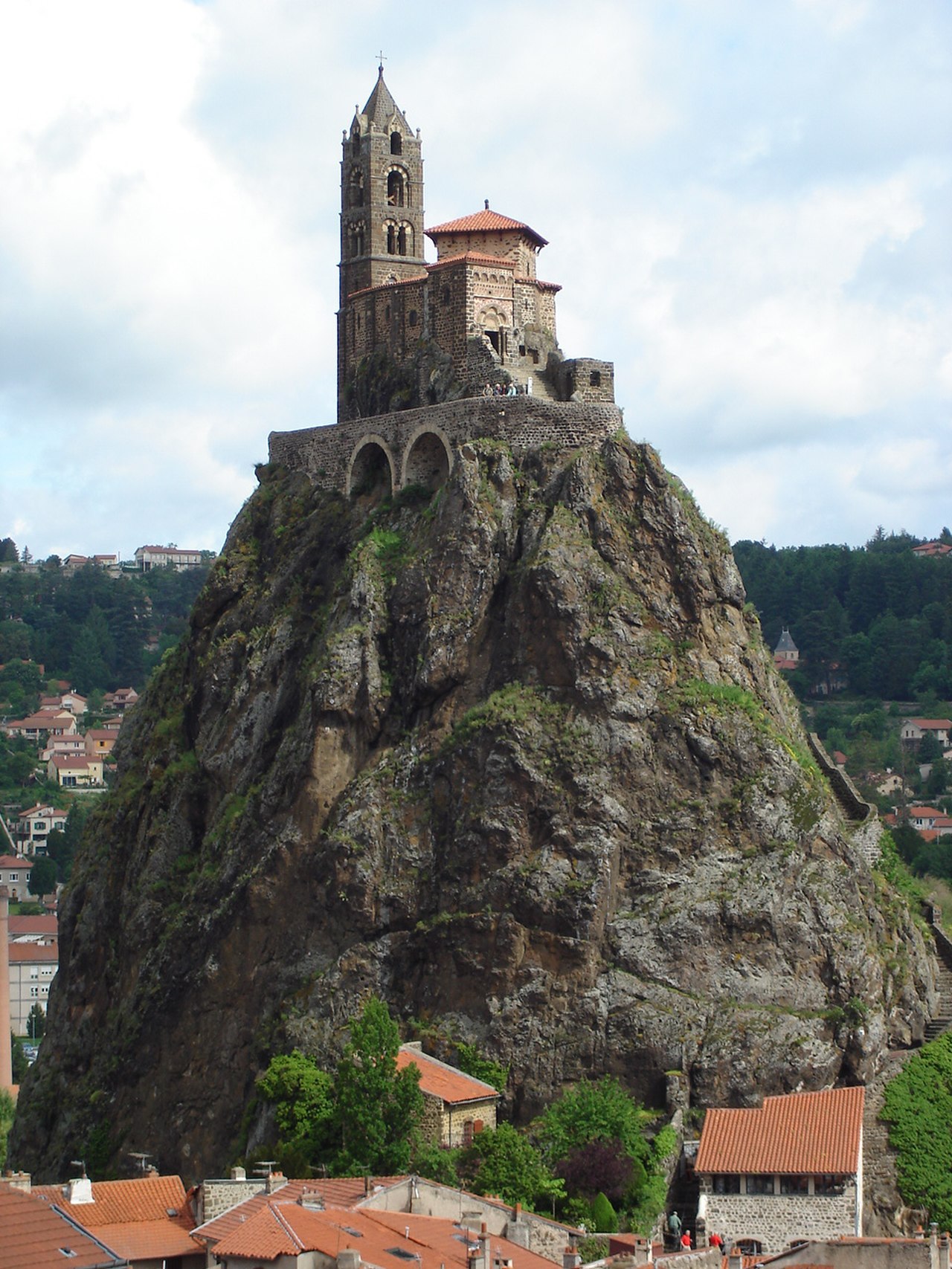 Unusual churches. Ле-Пюи-АН-веле Франция.