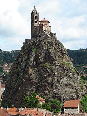 L'église sur son rocher.