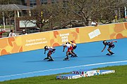 Deutsch: Badminton bei den Olympischen Jugendspielen 2018; Tag 2, 8. Oktober 2018; Halbfinale Jungen Lauf 2 English: Roller speed skating at the 2018 Summer Youth Olympics; day 2, 8 October 2018 – Boys Semifinals run 2