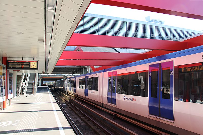 File:Rotterdam - Kralingse Zoom Metro Station.jpg