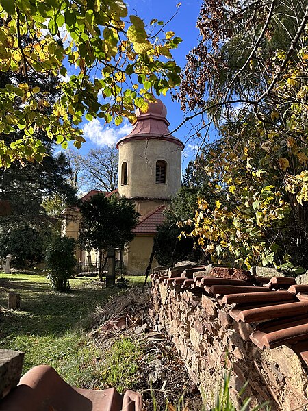 File:Rotunda sv. Václava, Jažlovice Říčany.jpg