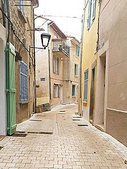 Rue pavée dans le Sud de la France