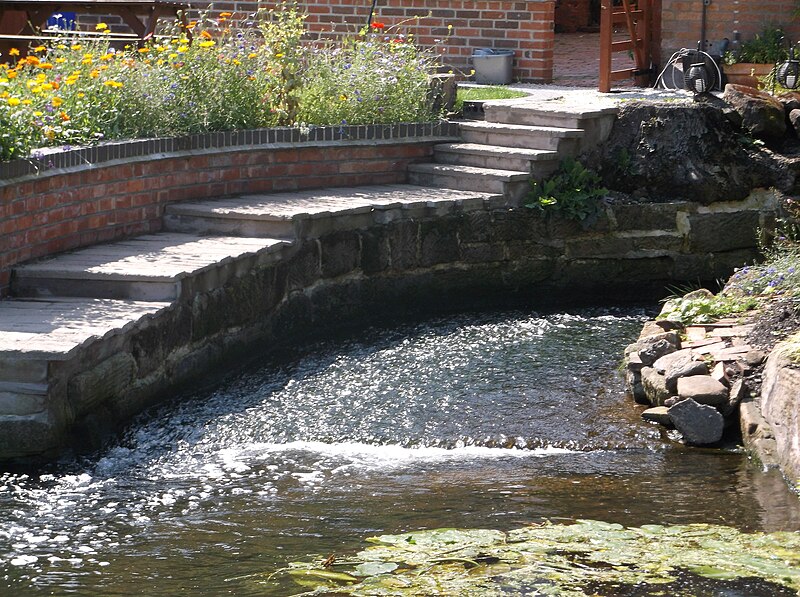 File:Runoff at Sandiacre Lock (2).JPG