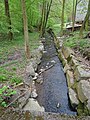 avec renforcement des berges