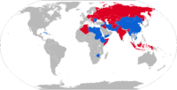 Operadores do S-75 pelo mundo em azul. Em vermelho, países que já aposentaram o míssil.