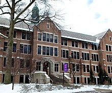 Die Saint Joseph Academy, eine katholische Mädchenschule am Westrand der Stadt.