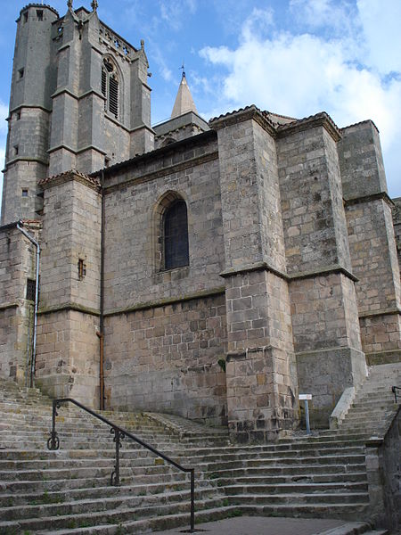 File:Saint-Bonnet-le-Château, la collégiale avec escaliers d'accès.JPG