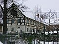 Wohnstallhaus und Scheune eines Dreiseithofes sowie Torpfeiler und Einfriedung