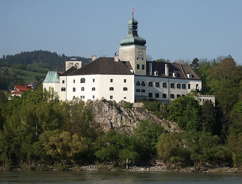 File:Schloß Persenbeug - panoramio.jpg