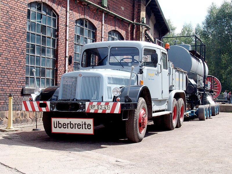 *** Tatra *** 800px-SchwerlastZugmaschineTatra141