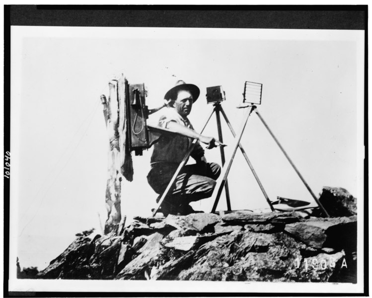 File:Signal station in the Rockies, showing telephone installation and signal man using heliograph LCCN90709623.tif