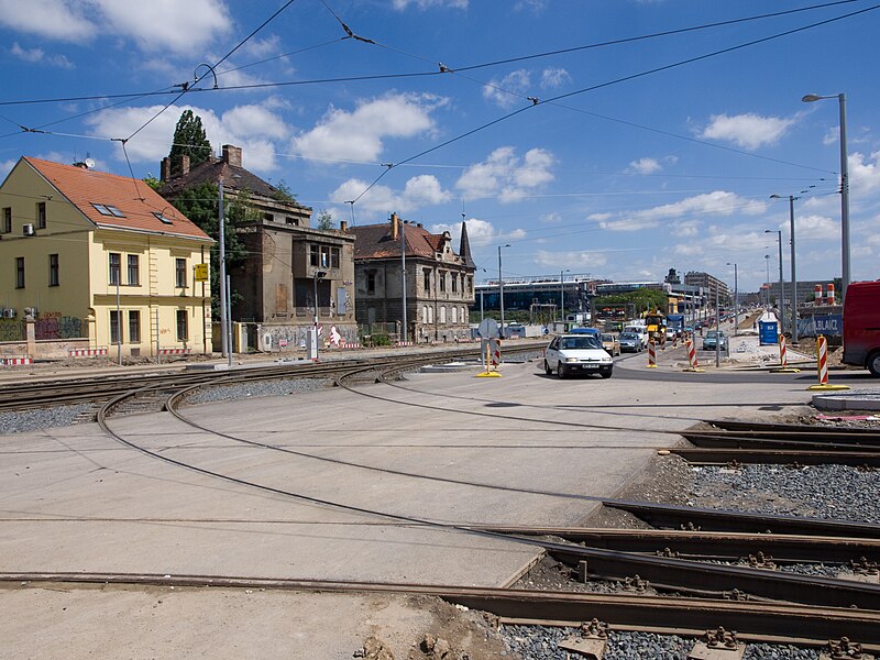 File:Smyčka Špejchar, vjezd směrem k Letné.jpg