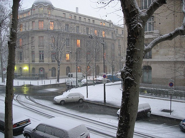 640px-Snowy_Paris.jpg (640Ã480)