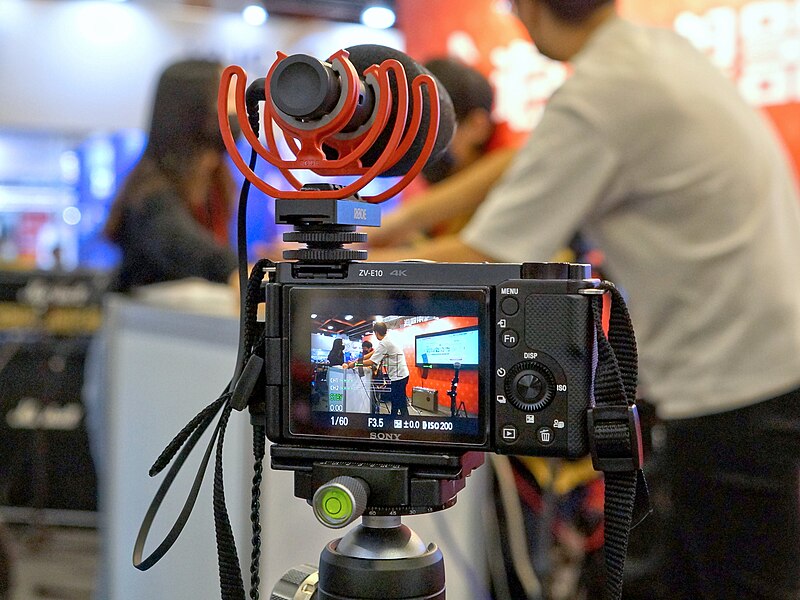 File:Sony ZV-E10 with Rode microphone at Hai Kuo Musical Instrument booth 20221224.jpg