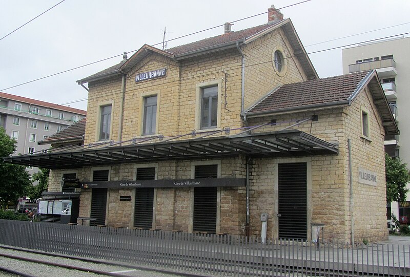 File:Station de chemin de fer de Villeurbanne.jpg